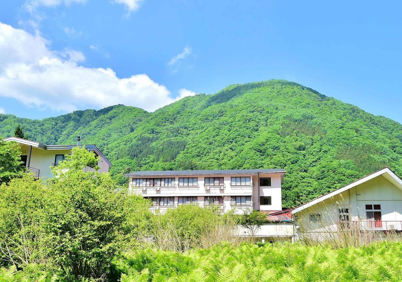 筋肉と自然と遊ぶ宿 田島館 Hotel Такаяма Екстериор снимка