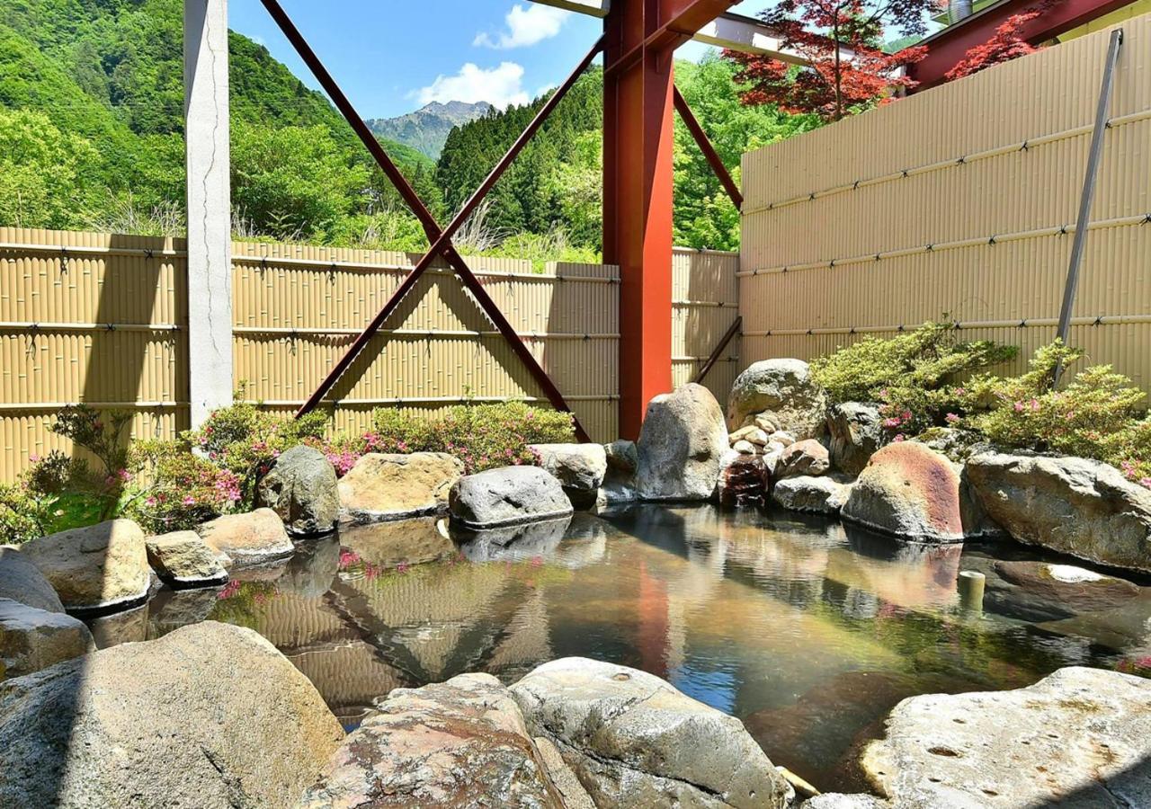 筋肉と自然と遊ぶ宿 田島館 Hotel Такаяма Екстериор снимка