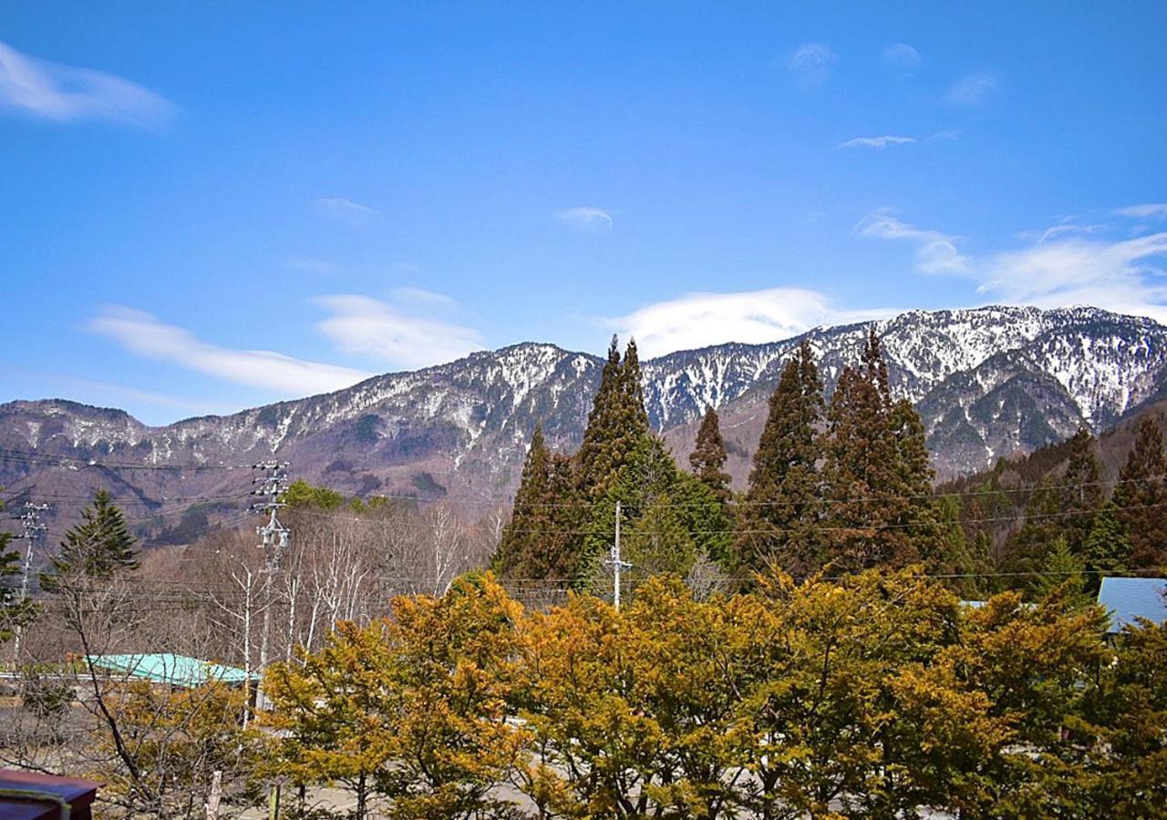 筋肉と自然と遊ぶ宿 田島館 Hotel Такаяма Стая снимка