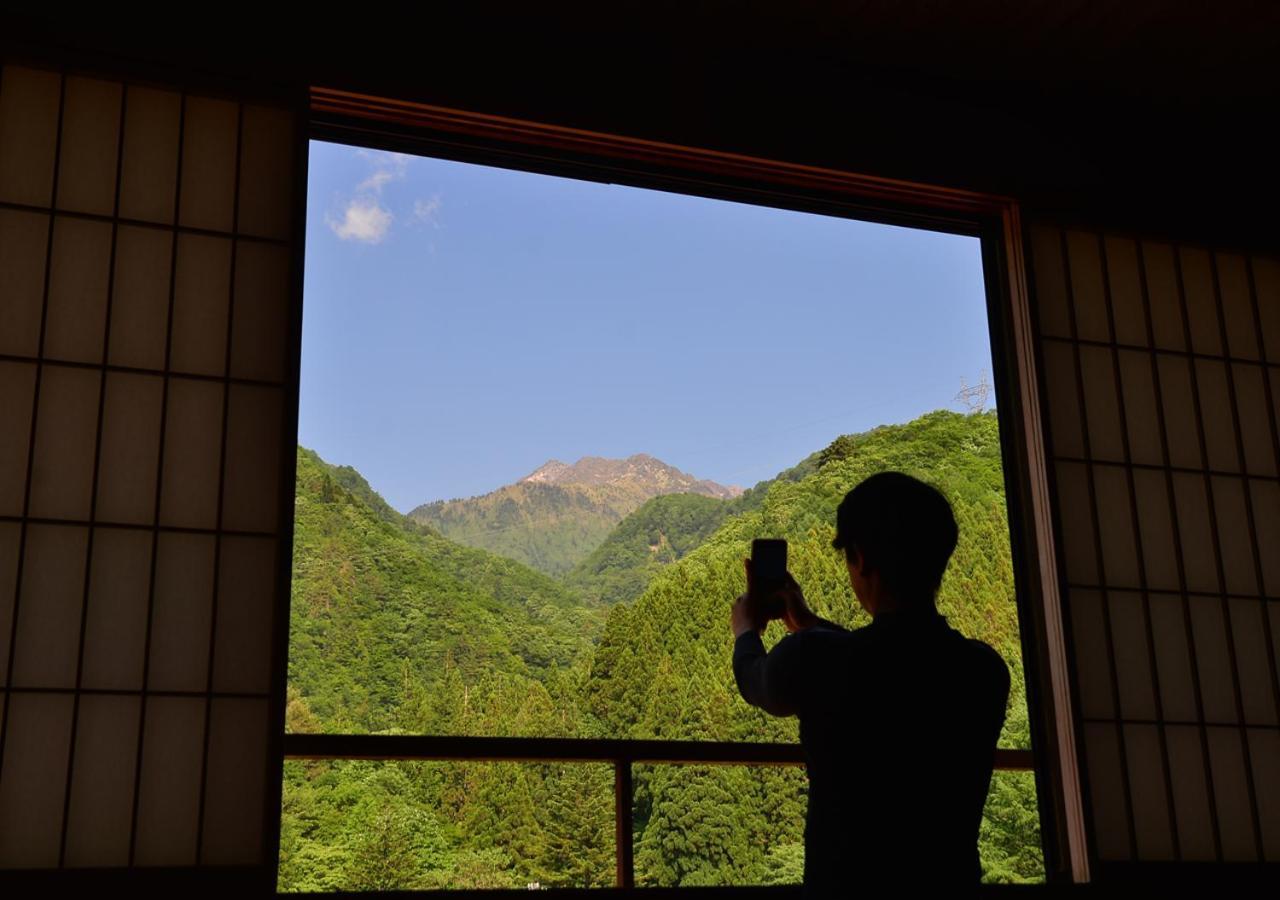 筋肉と自然と遊ぶ宿 田島館 Hotel Такаяма Екстериор снимка