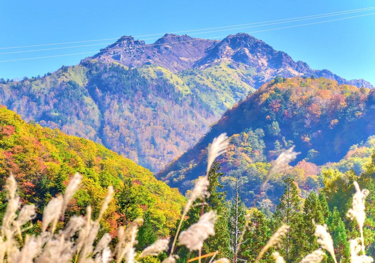 筋肉と自然と遊ぶ宿 田島館 Hotel Такаяма Екстериор снимка